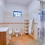 Vivenda Pereiras Com 2 Quartos Em 別荘 クアルテイラ