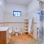 Vivenda Pereiras Com 2 Quartos Em Nyaraló