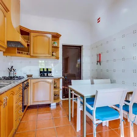 Vivenda Pereiras Com 2 Quartos Em *