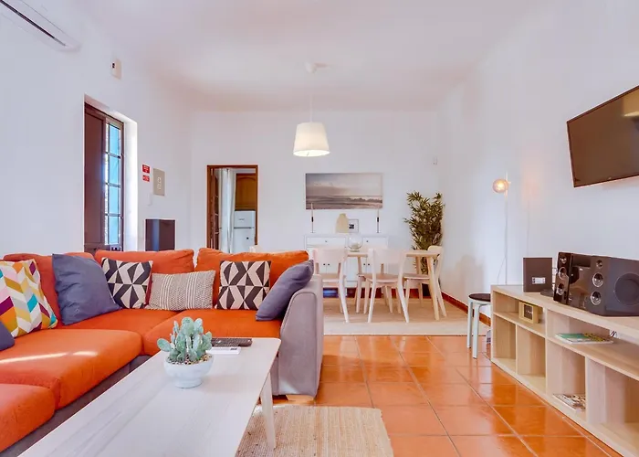 Vivenda Pereiras Com 2 Quartos Em * Quarteira